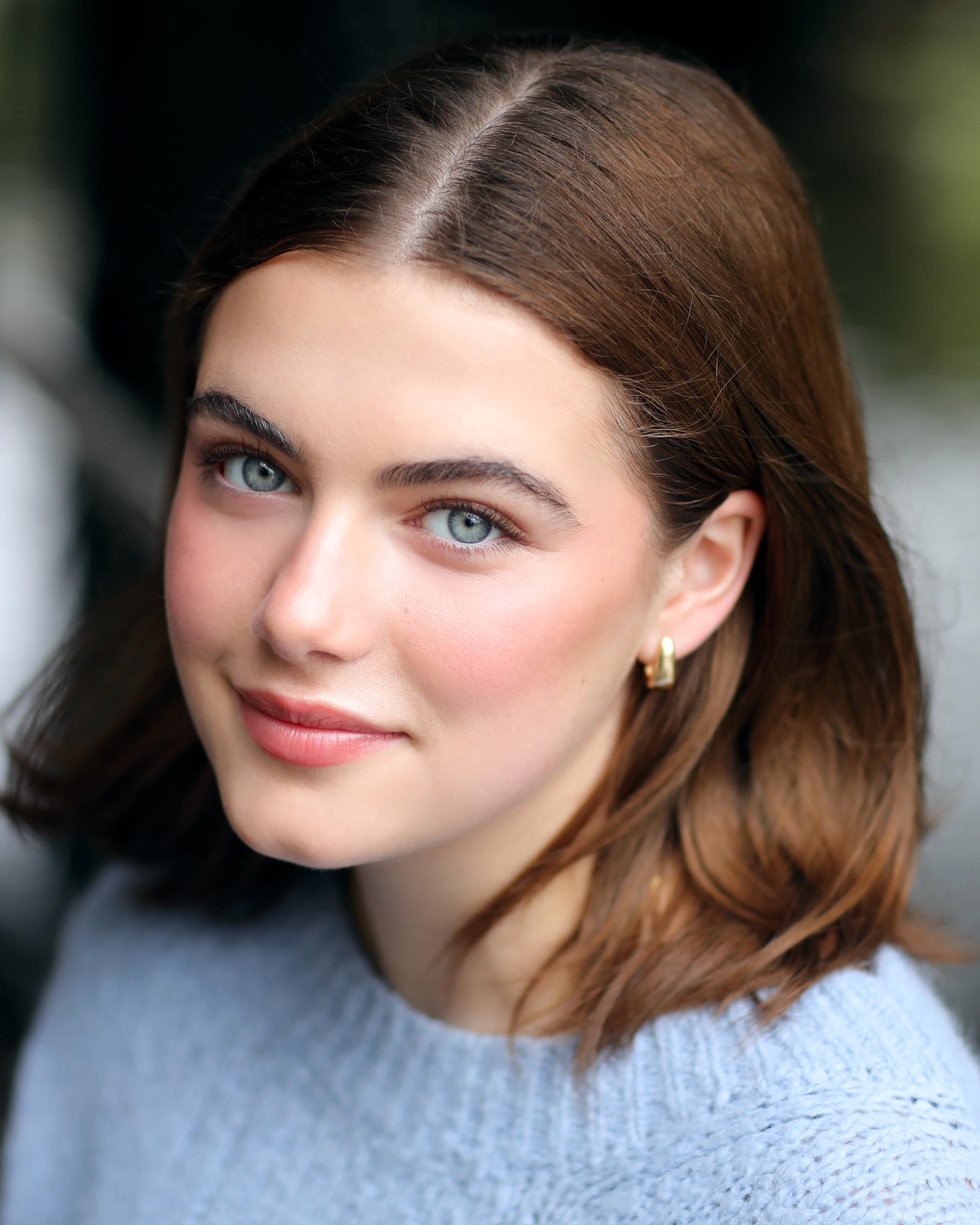3584x4480 Ella Bright