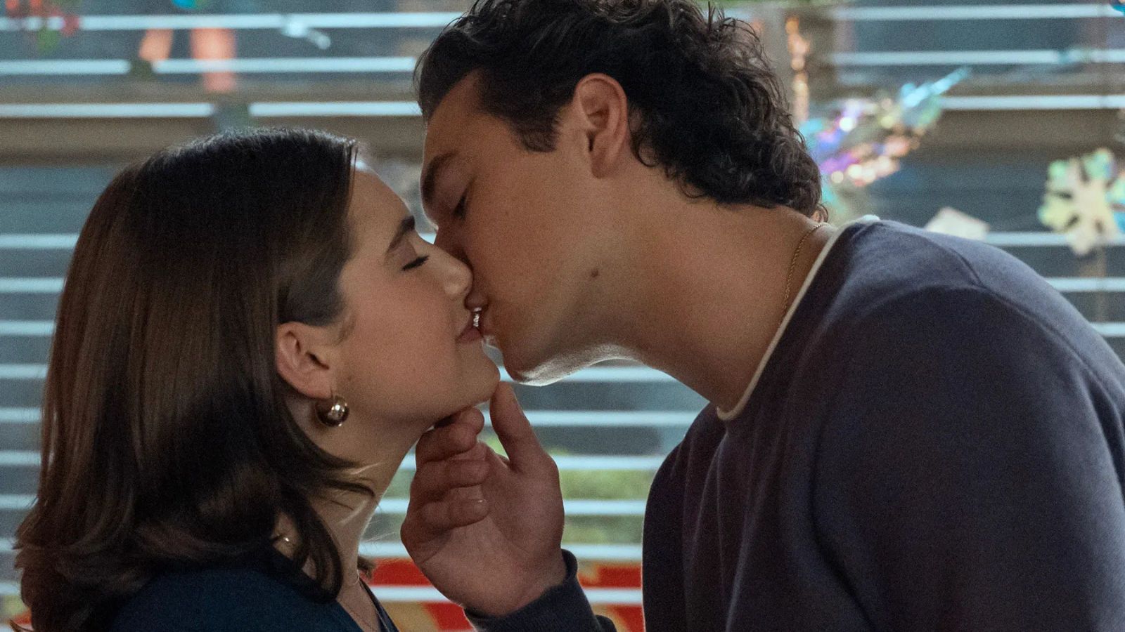 1600x900 Off Campus: Ella Bright & Belmont Cameli on steamy hockey romance
