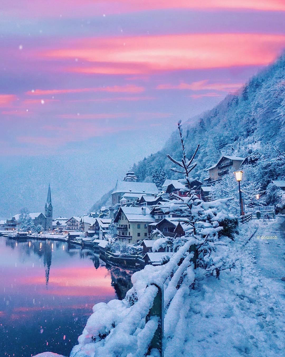 1080x1350 Hallstatt, Austria. Imagine having a hot soup whilst inside and observing this scenery