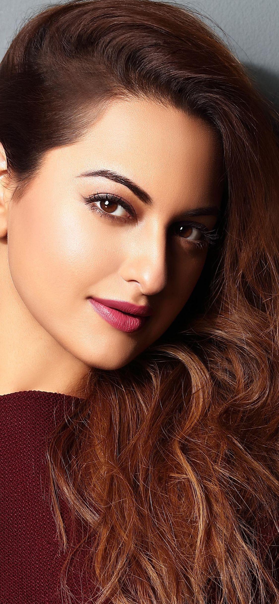 1125x2436 iPhone HD Actress Wallpaper