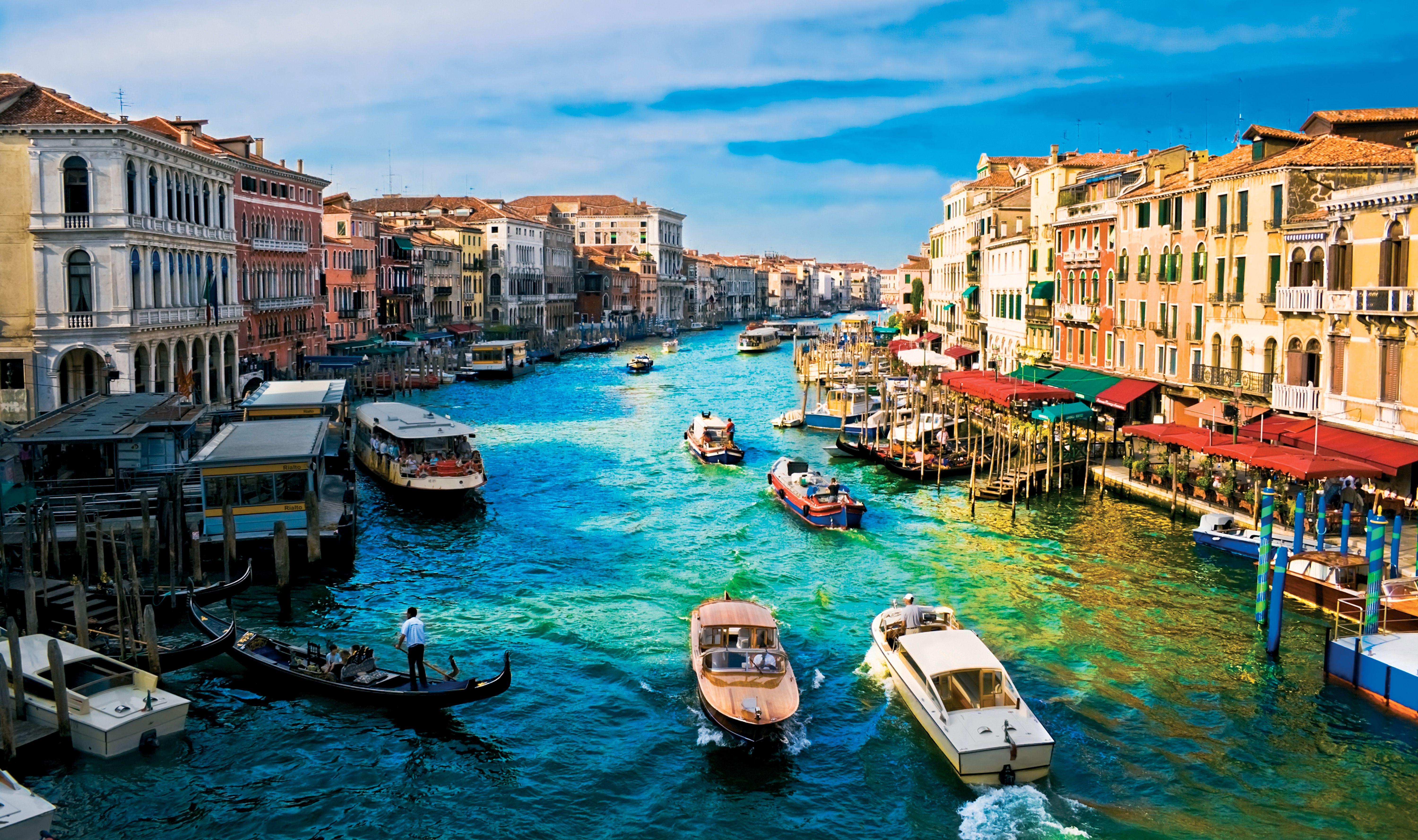 6000x3554 Venice Canal Wallpaper
