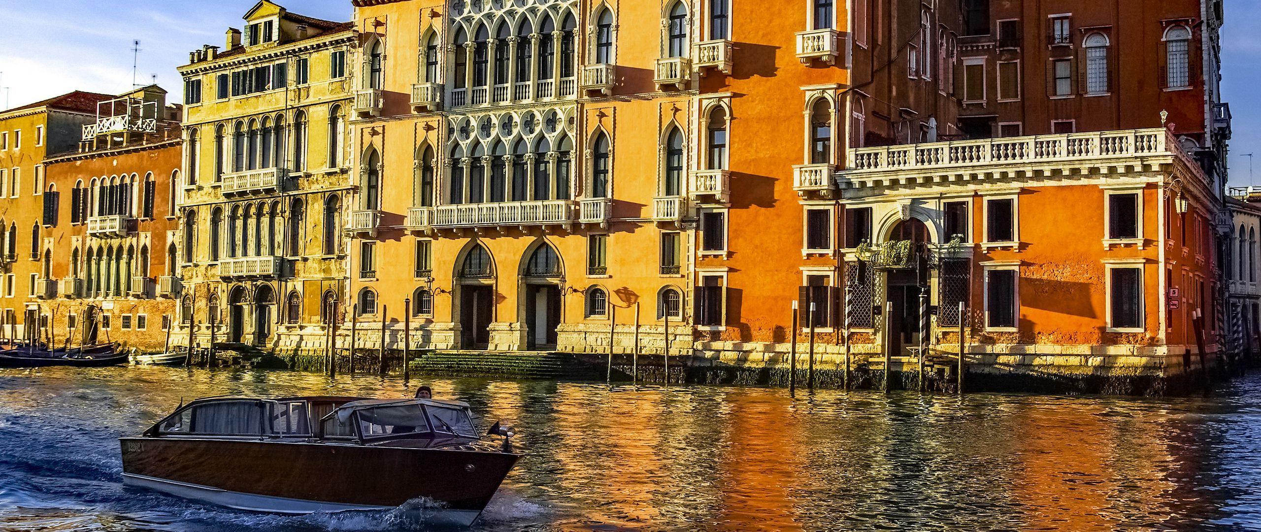 2560x1080 Download wallpaper 2560x1080 venice, canal, italy, boat dual wide 1080p HD background