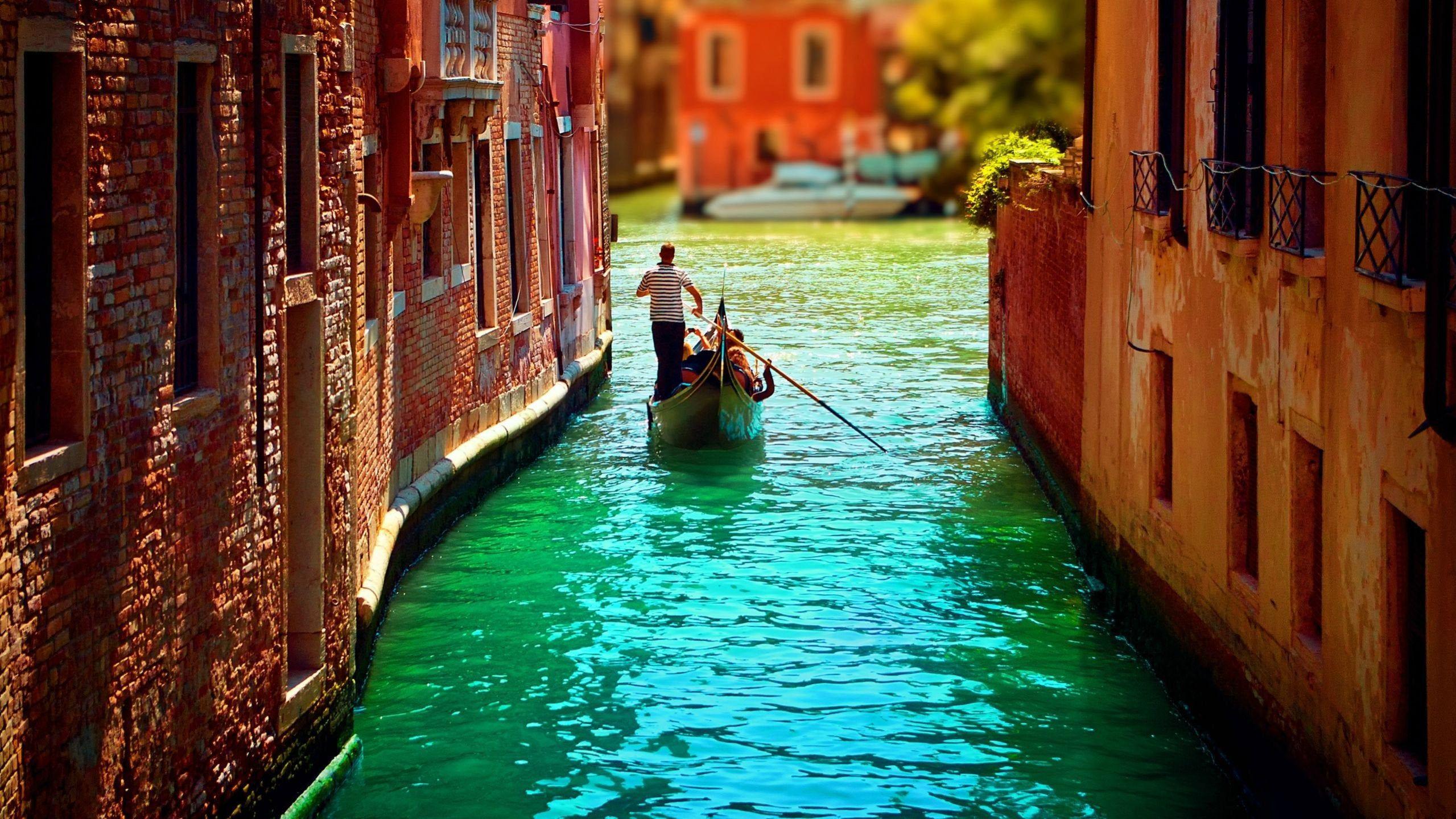 2559x1439 Venice Canal [2560 x 1440]