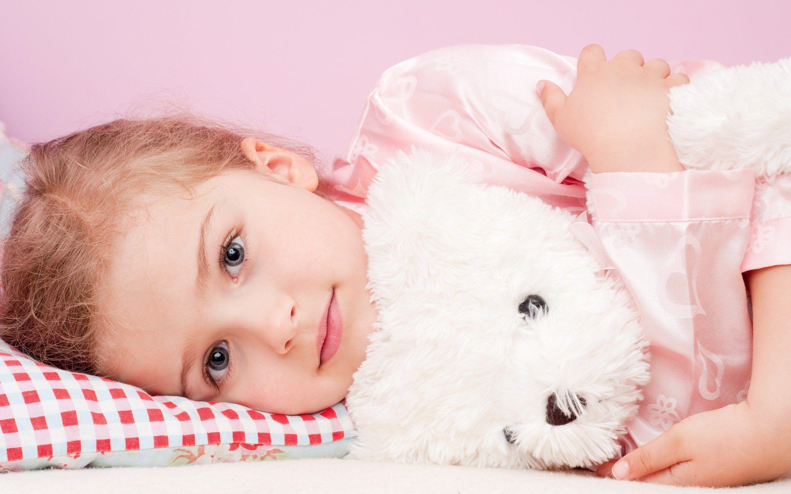 2560x1600 Blonde Child Girl Toy Teddy Bear