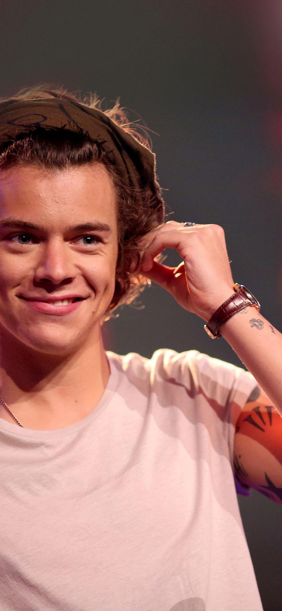 1125x2436 Harry Styles Geminis Music