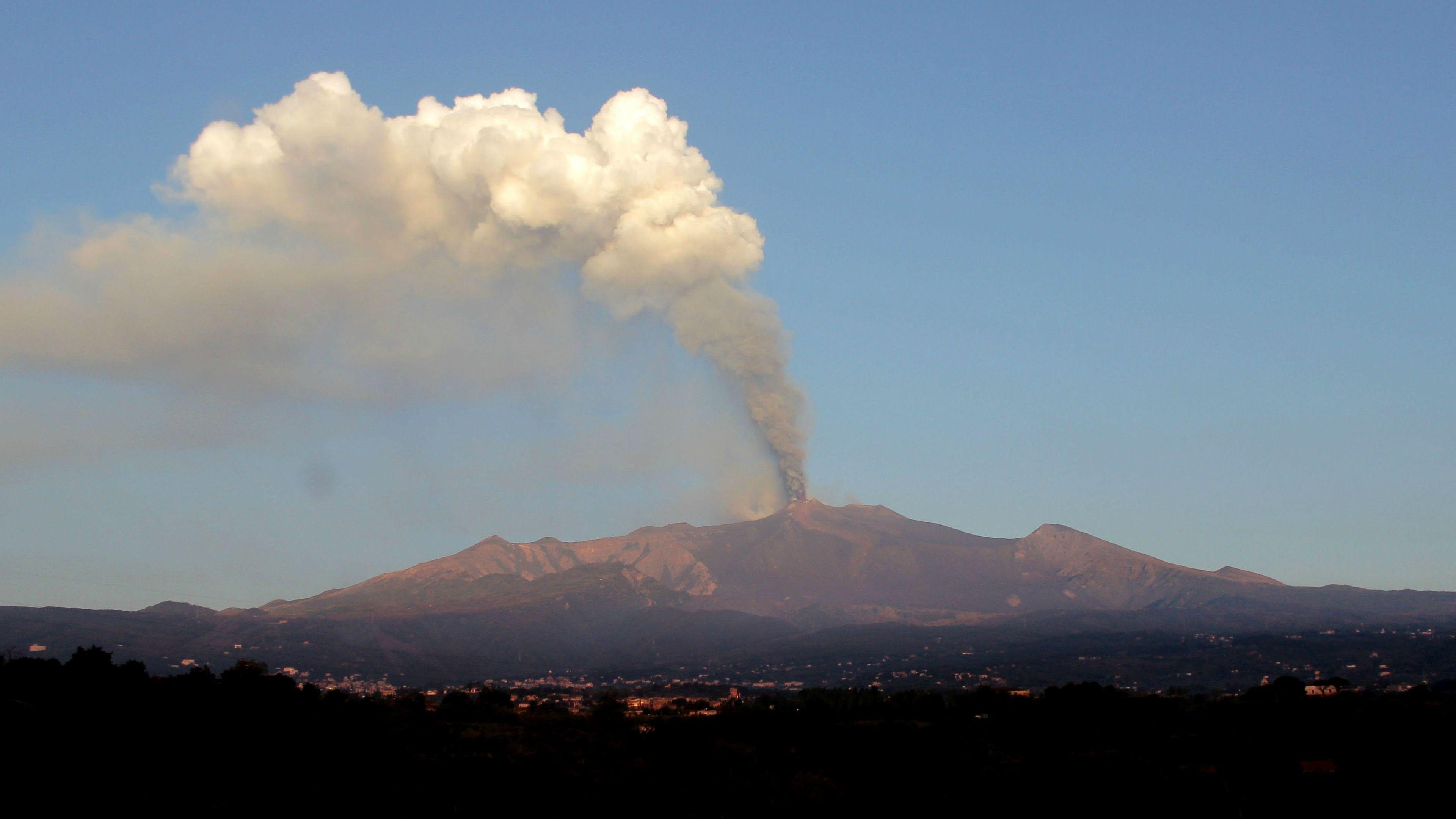 3840x2160 Volcano Mount Etna Sicily Magnitude Earthquake Northern California [3840 x 2160]