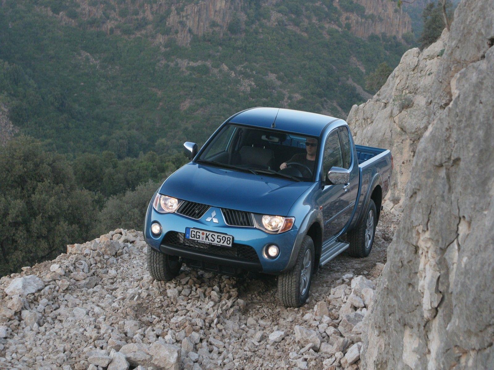 1600x1200 Test drive the car Mitsubishi L200 Desktop wallpaper 1400x1050