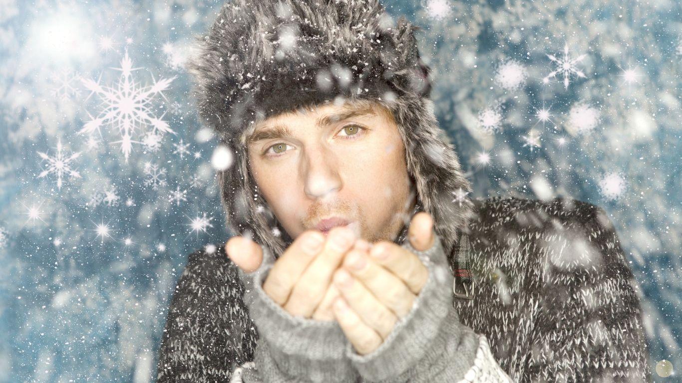 1366x768 The boy in winter clothes Desktop wallpaper 1366x768