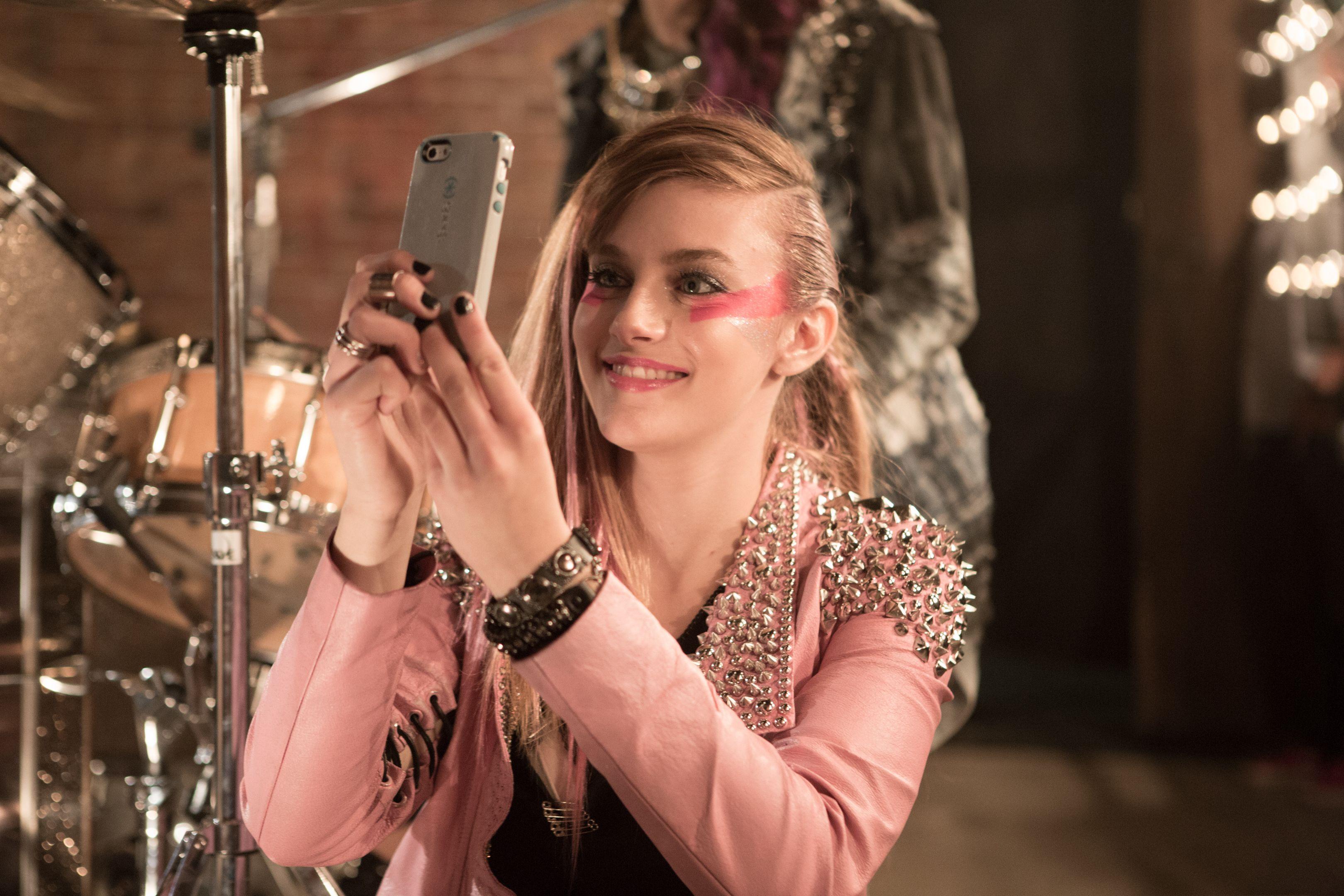 3240x2160 Jem and the Holograms Image Featuring Aubrey Peeples