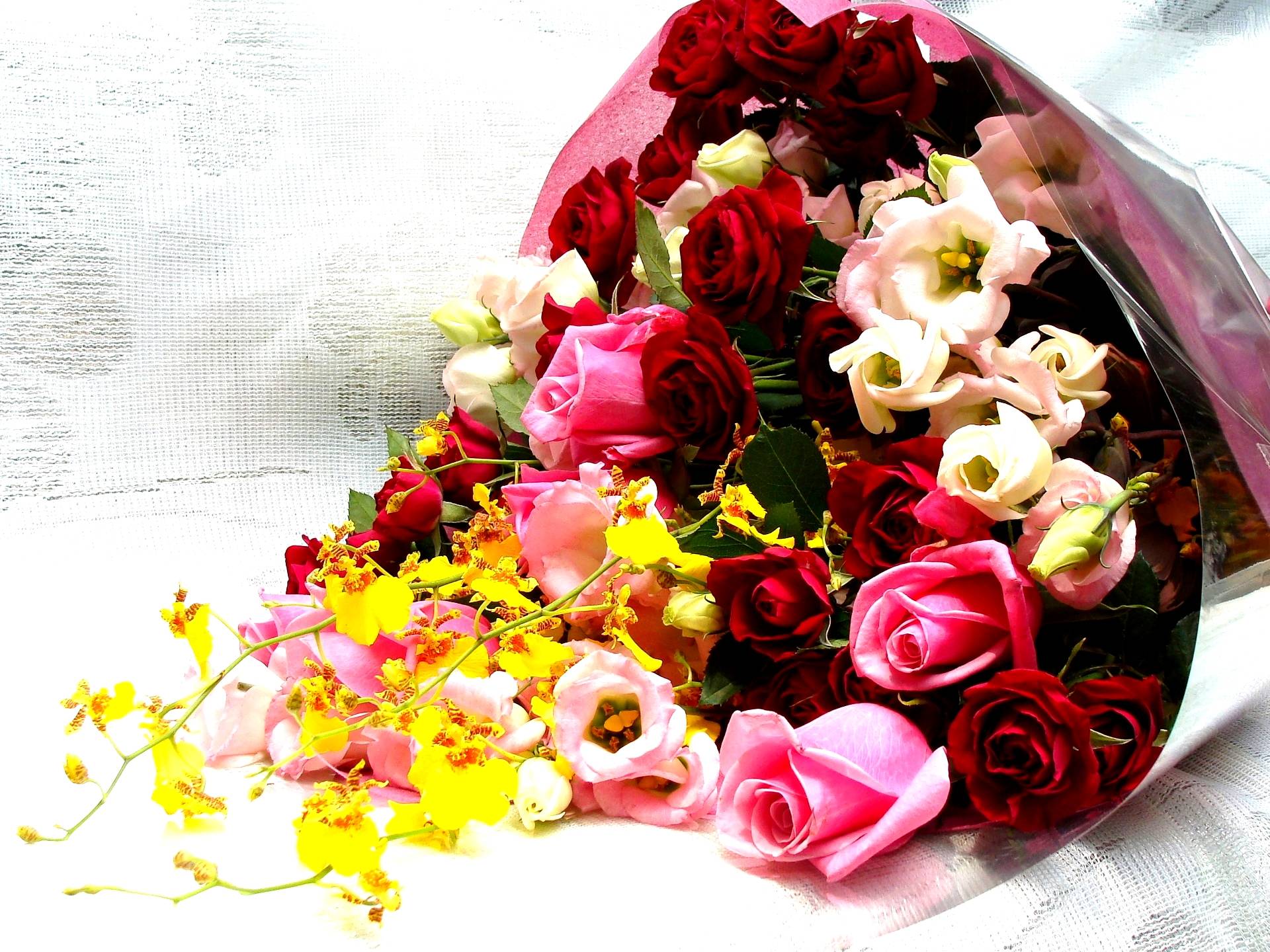 1920x1440 Flowers Bouquet Wallpaper