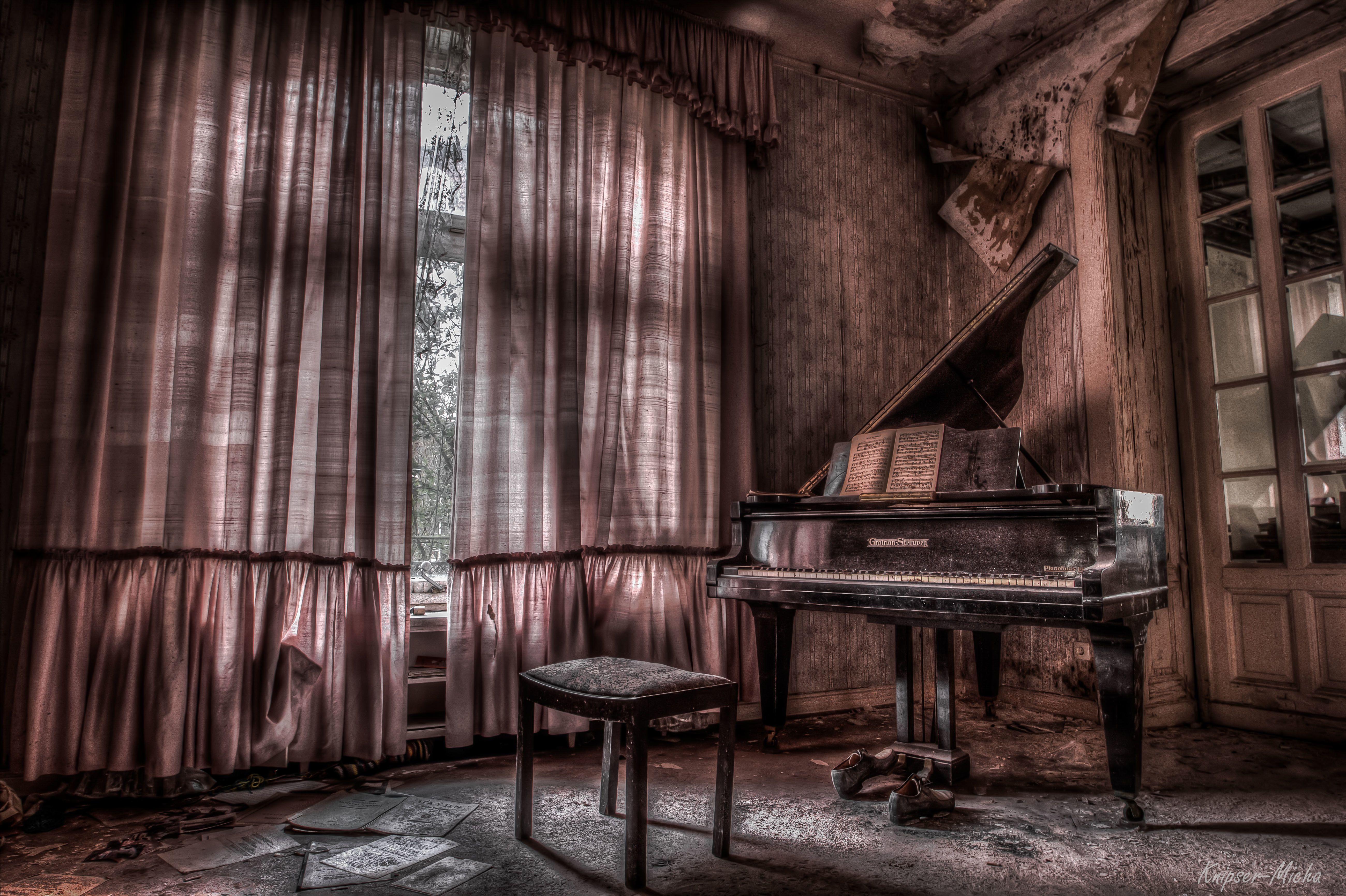 5202x3465 Photo A grand piano Piano HDR vintage Room Interior 5202x3465