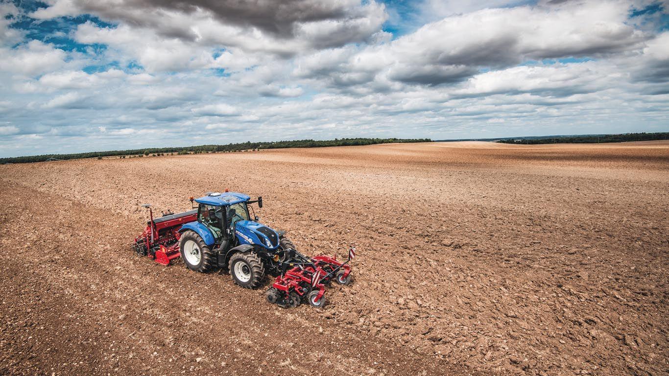 1366x768 New Holland showcases new T6 Dynamic Command™ tractor and Soils practice crop establishment