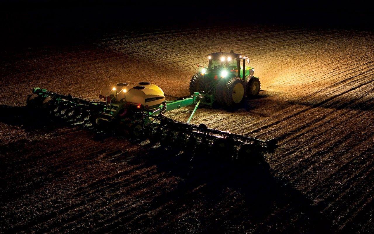1280x800 John Deere Tractor At Night