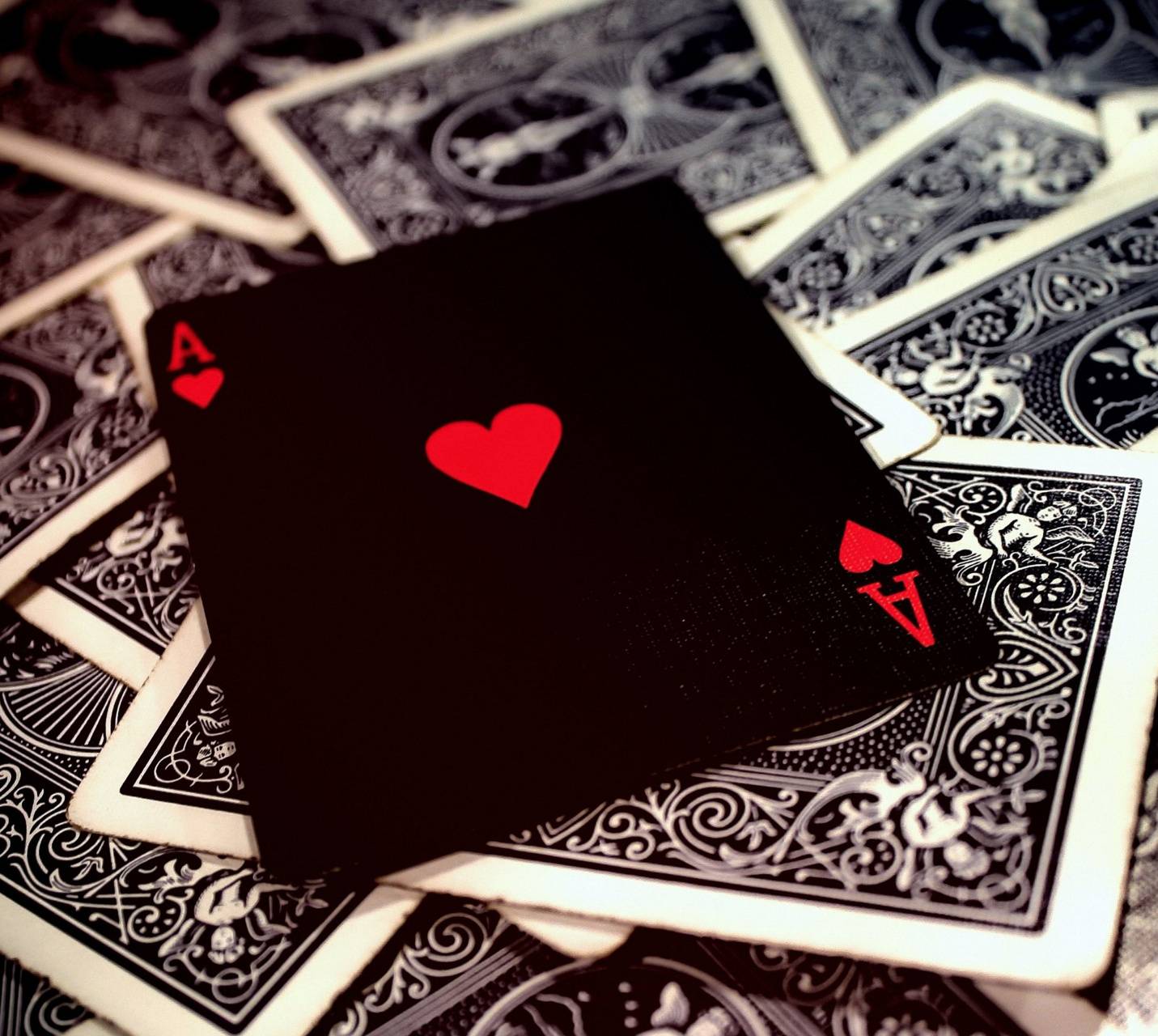 1431x1280 Ace Of Hearts Wallpaper