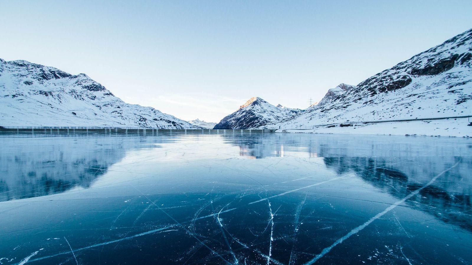 1600x900 Frozen Ice River Wallpaper