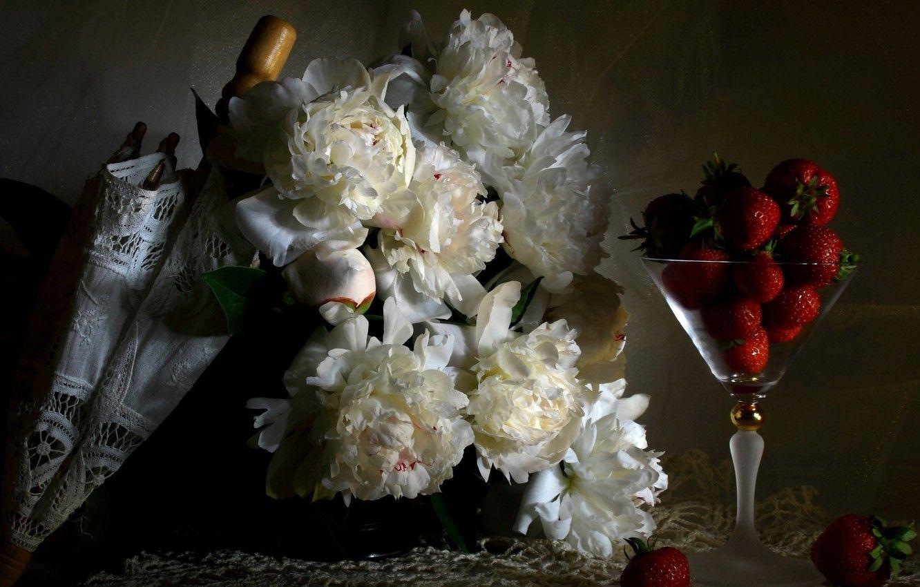 1332x850 Wallpaper flowers, retro, berries, umbrella, strawberry, still life, vintage image for desktop, section стиль