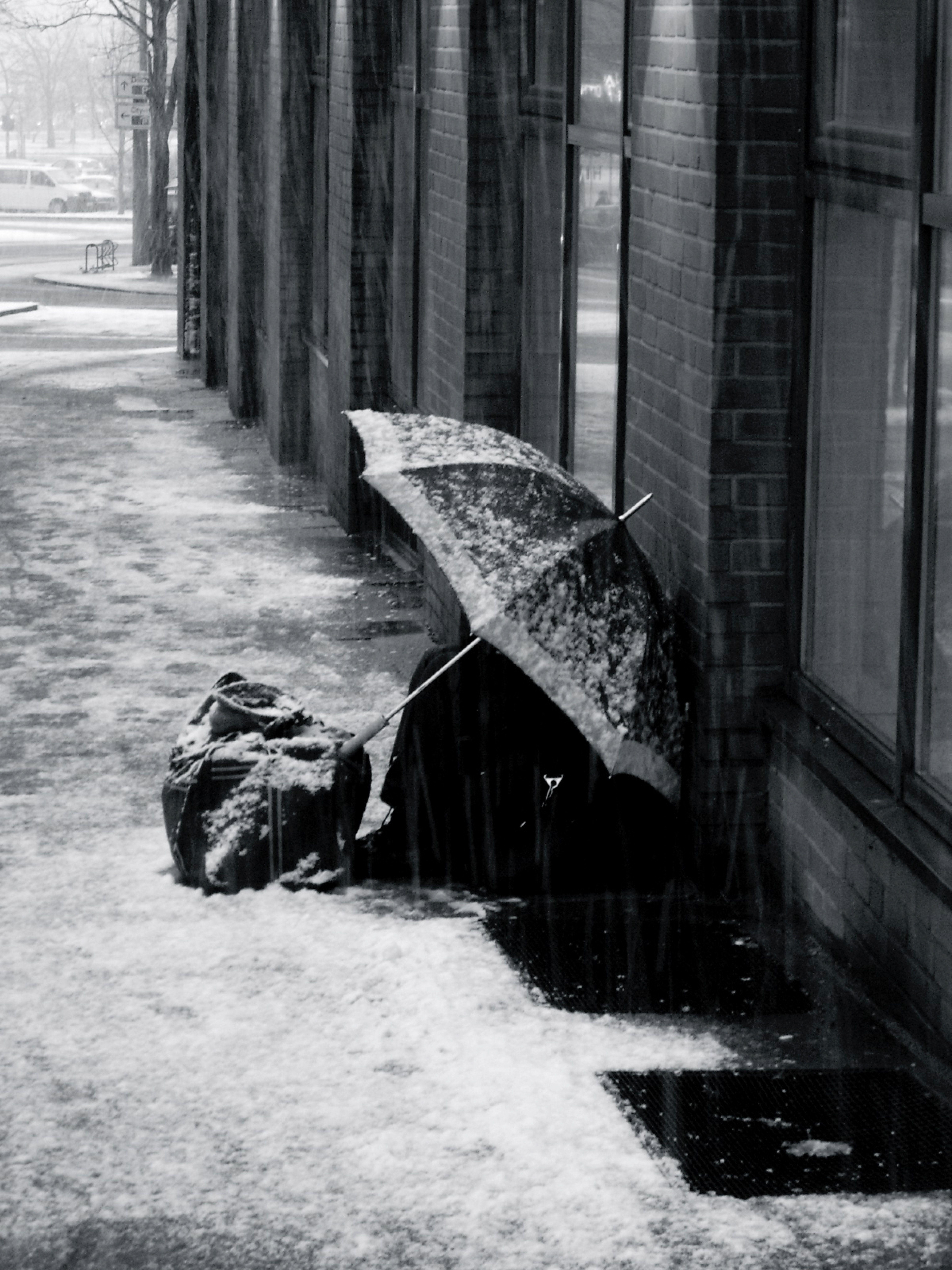 6144x8192 Free of homeless, snow, umbrella