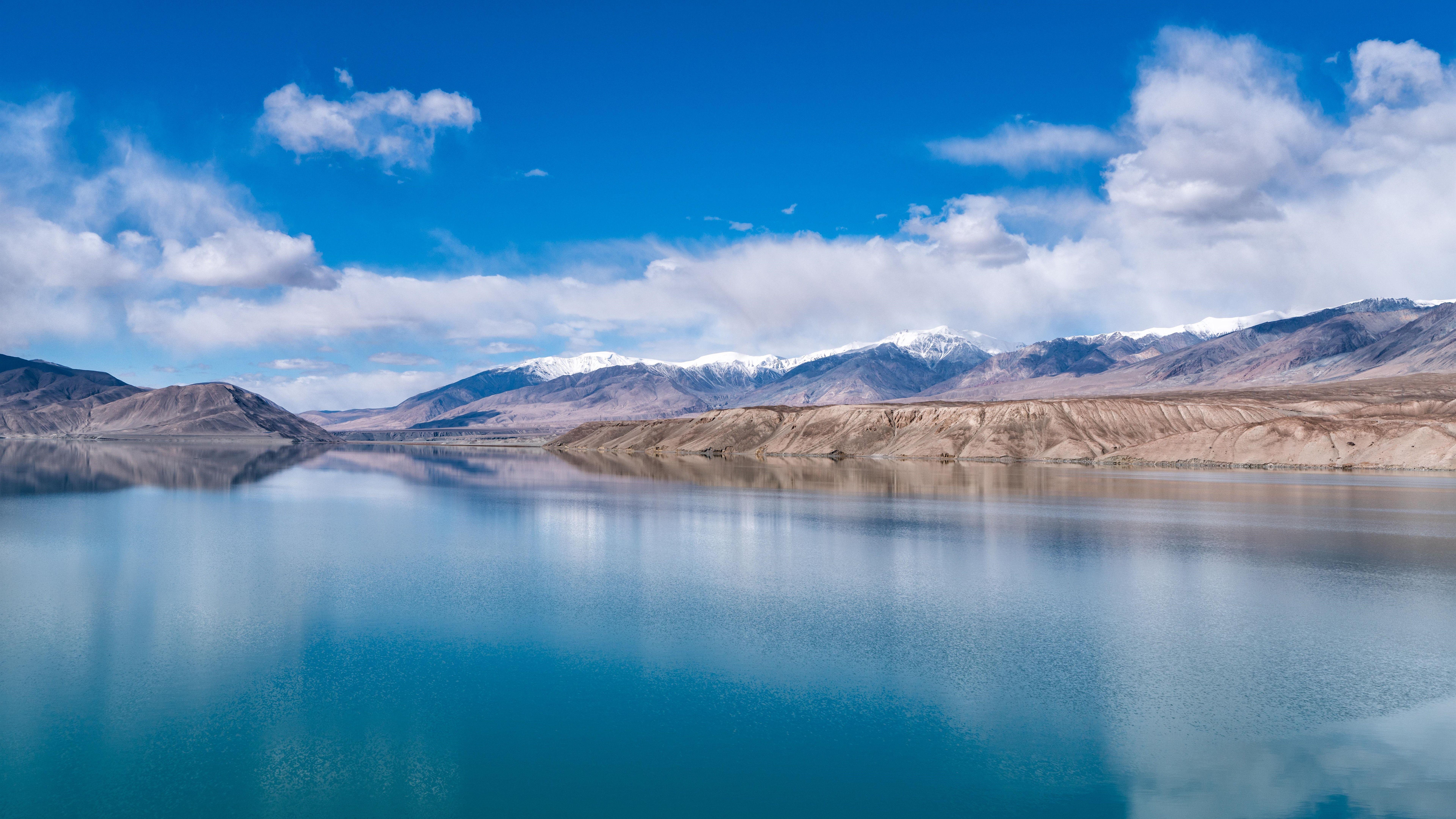 7680x4320 Wallpaper Beautiful Baisha Lake in Xinjiang, clear water, mountains, clouds, China 7680x4320 UHD 8K Picture, Image