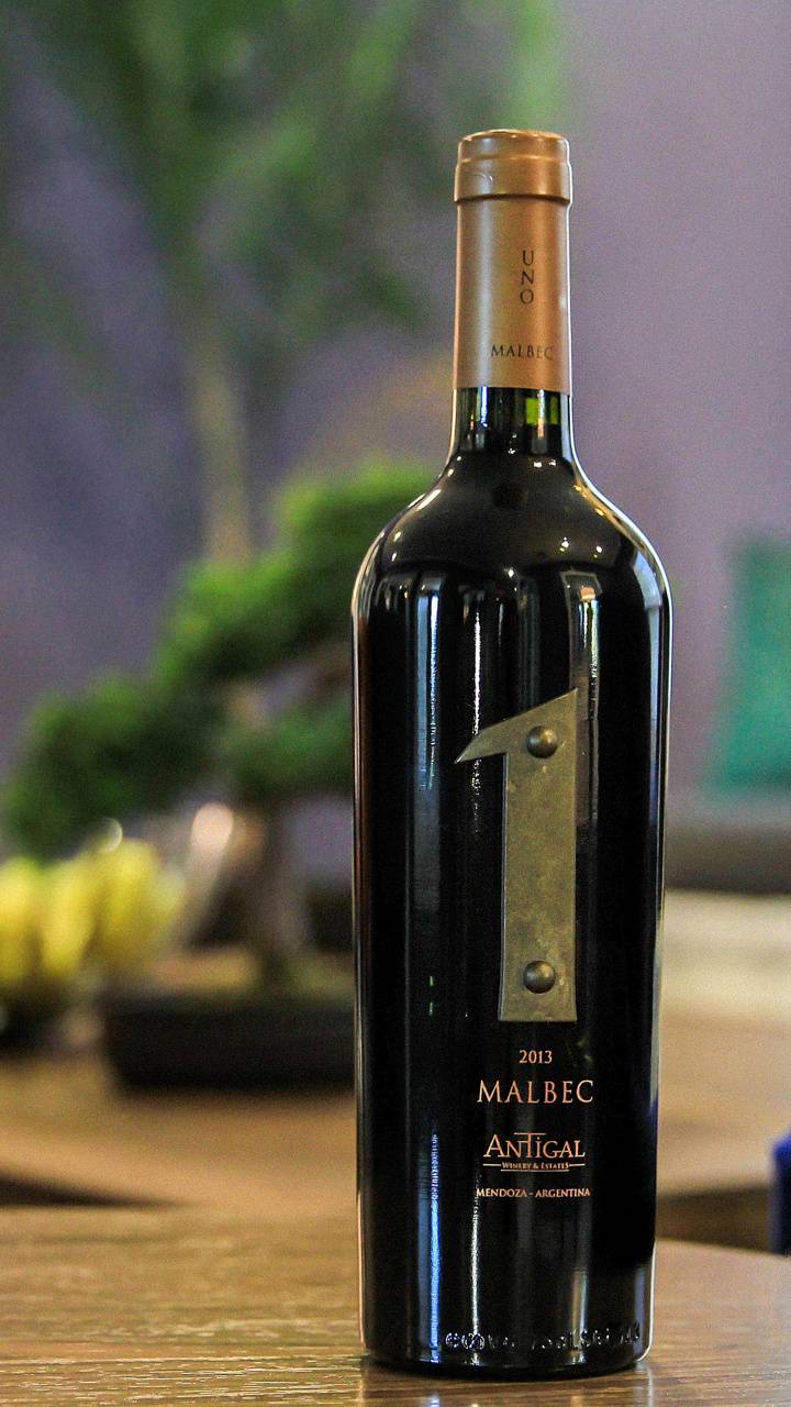 720x1280 Cool Wine Bottle wallpaper