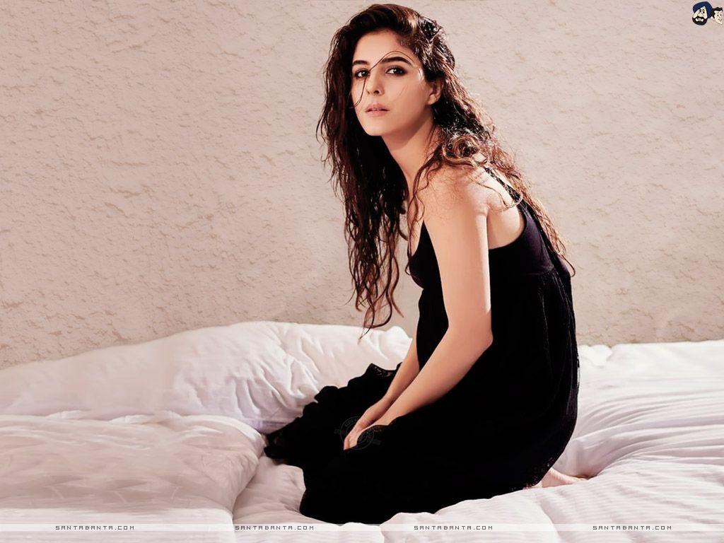 1024x768 Hot Bollywood Heroines & Actresses HD Wallpaper I Indian Models, Girls Image & Photo