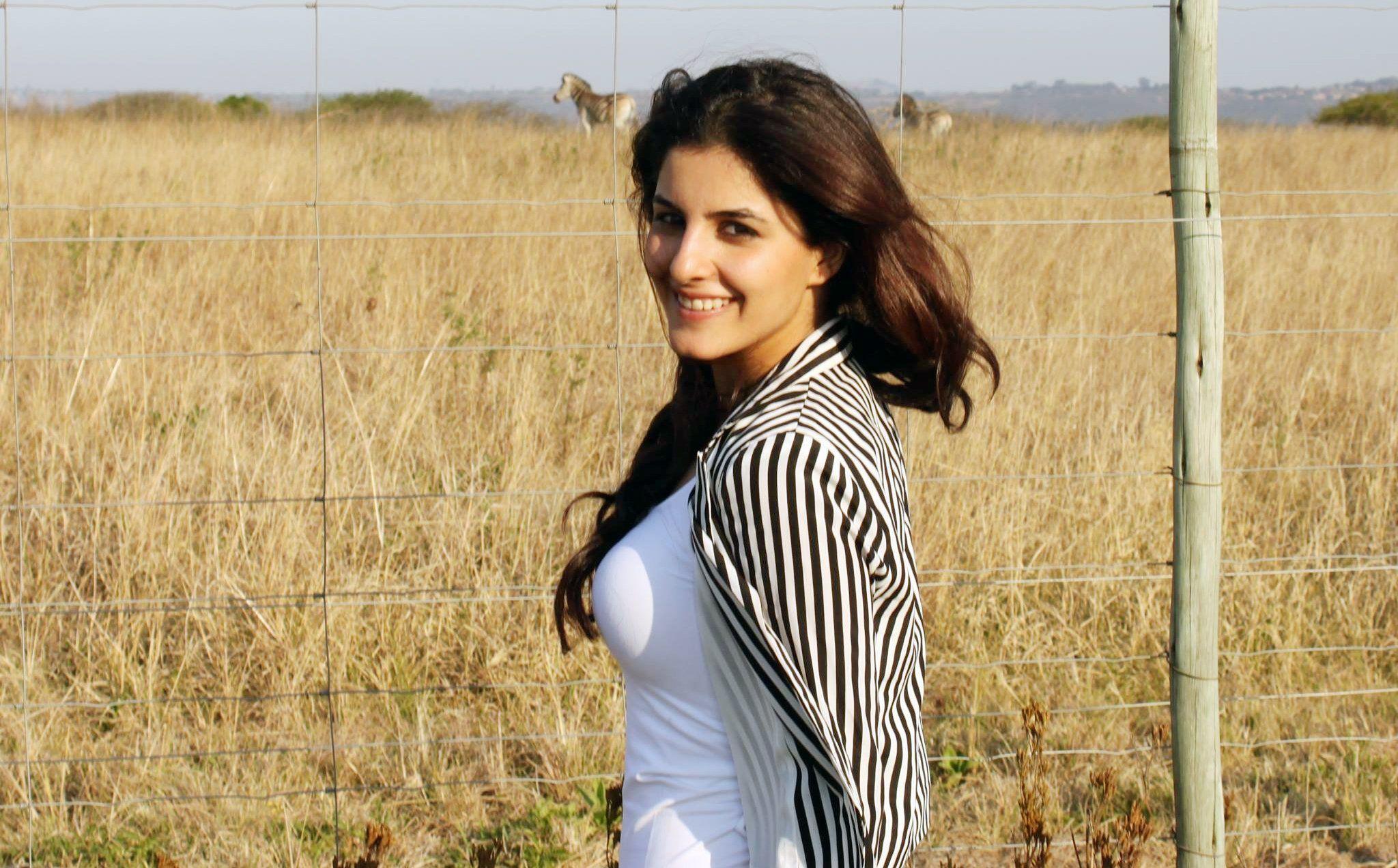 2048x1272 Isha Talwar bollywood actress model girl beautiful brunette pretty cute beauty hot pose face eyes hair lips smile figure indian wallpaperx1272