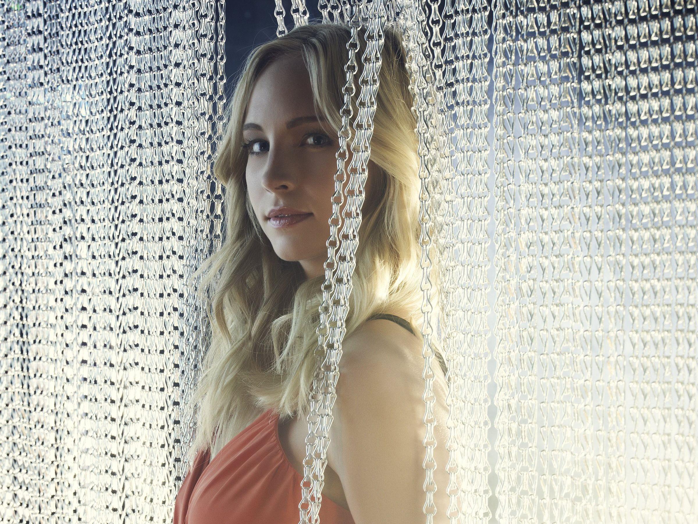 2400x1800 Candice King Actress Blonde Wallpaper:2400x1800