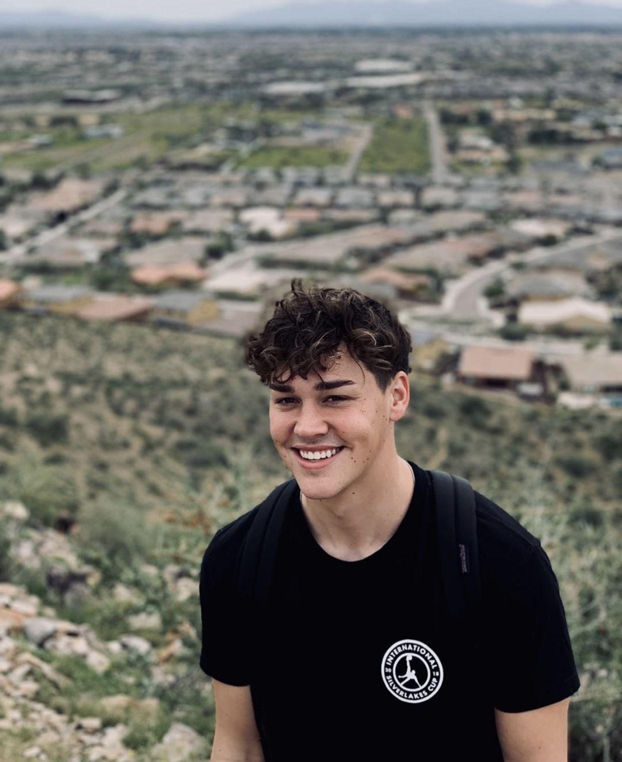 1242x1522 Noah Beck Wallpaper