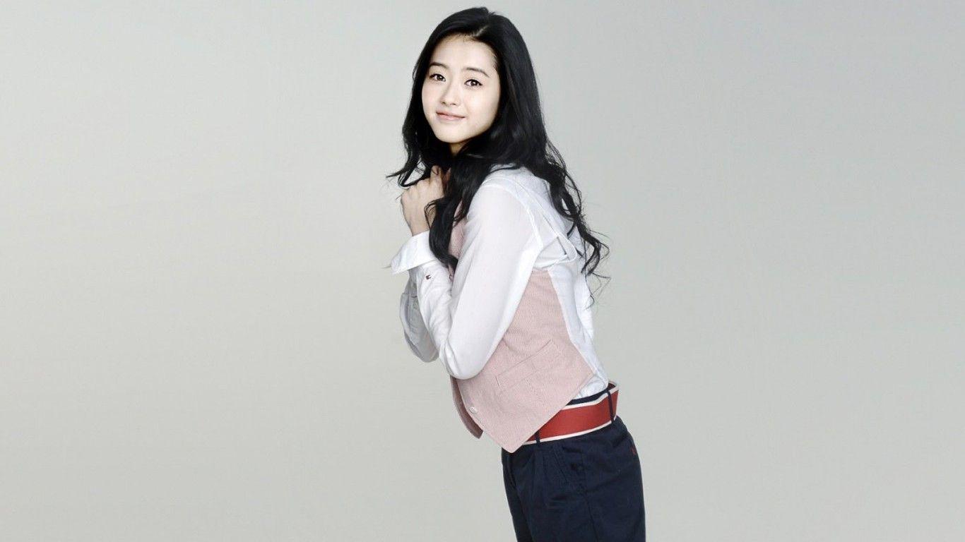 1366x768 Go Ara Wallpaper