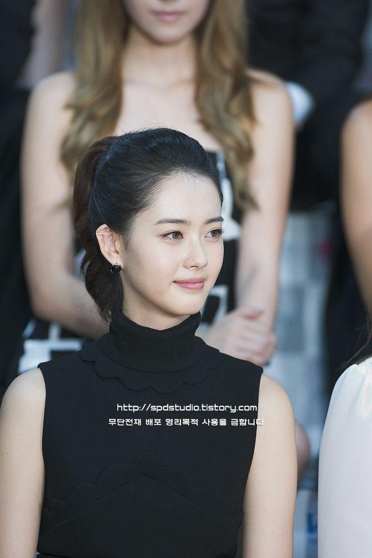 736x1104 go ara. 아름다운 여성, 연예인, 여배우