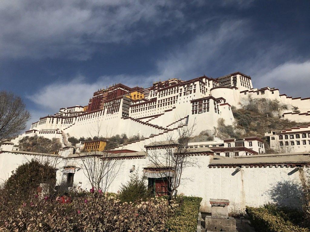 1024x768 Historic Ensemble of the Potala Palace, Lhasa, Tibet.