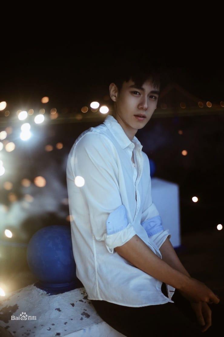 740x1110 Picture of Hu Yi Tian