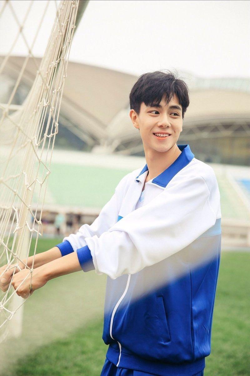800x1200 Hu Yi Tian Wallpaper Laptop