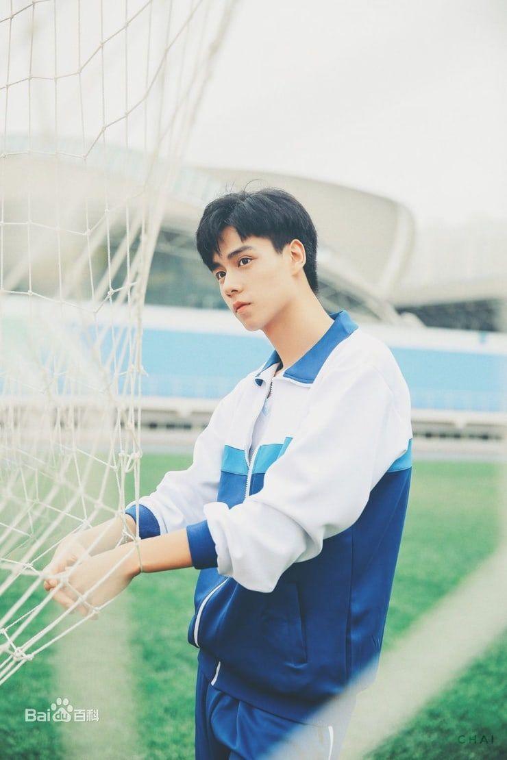 740x1110 Picture of Hu Yi Tian