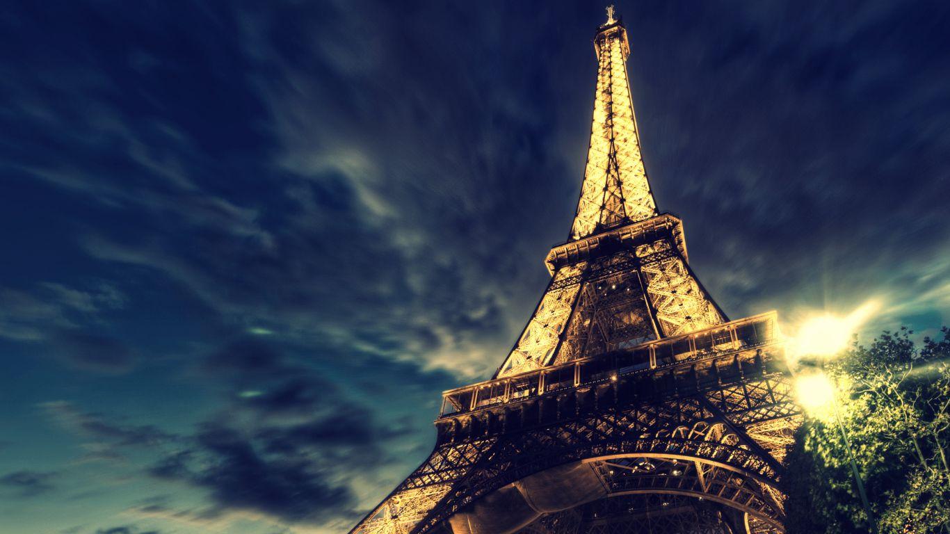 1366x768 Eiffel tower on background of blue night sky Desktop wallpaper 1366x768