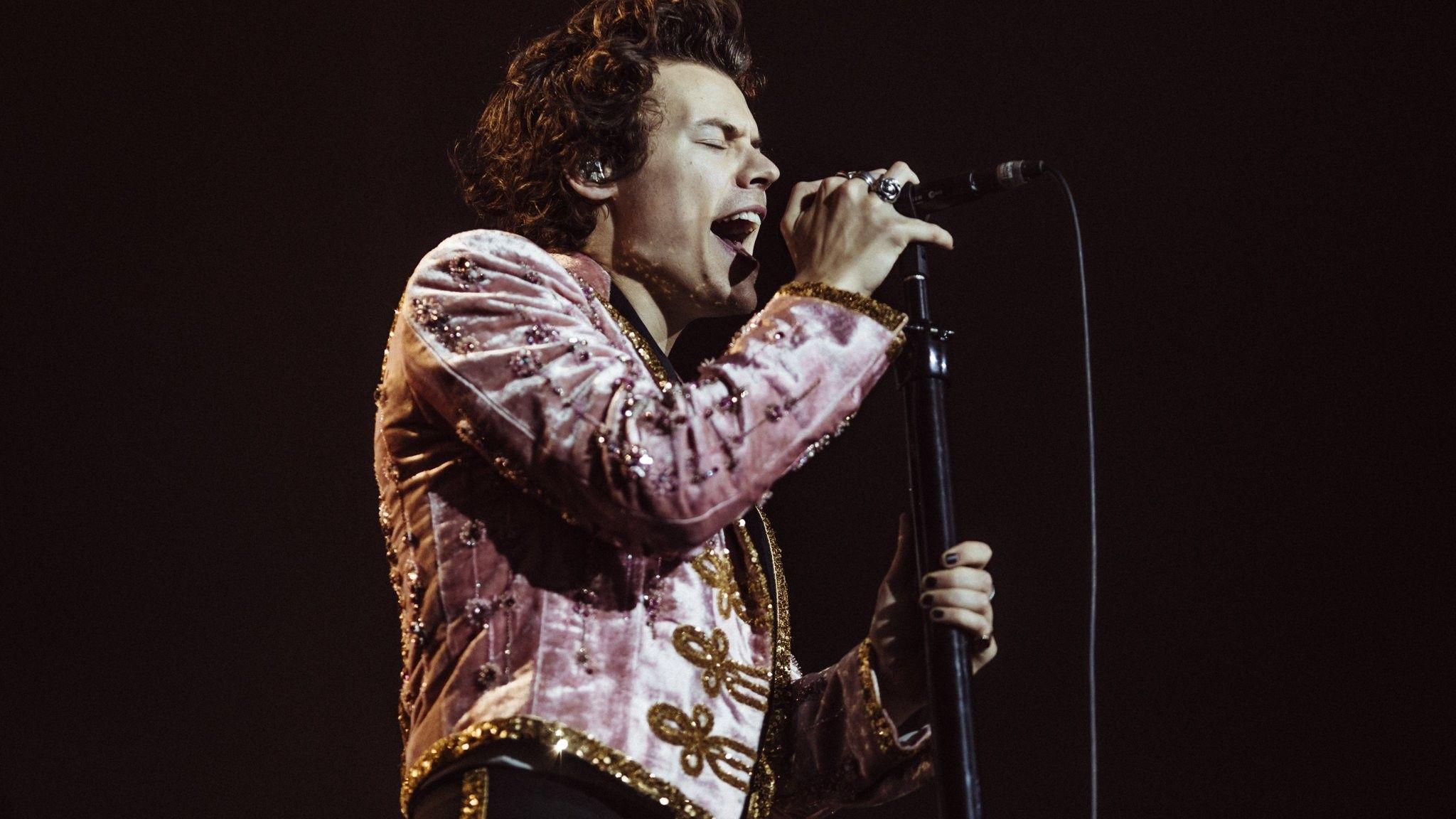 2048x1152 Harry Styles Wallpaper