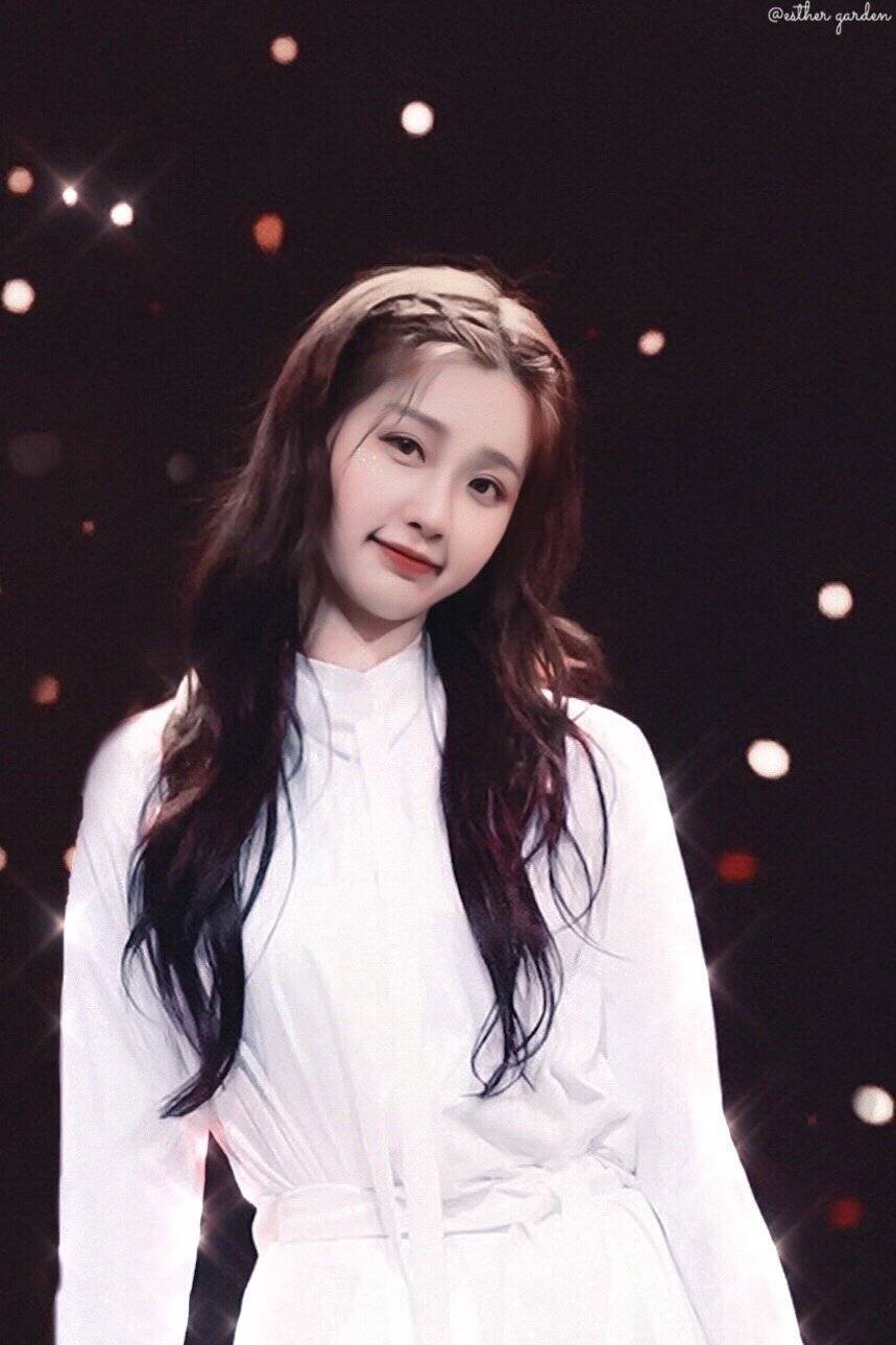 859x1289 Esther Yu Wallpaper