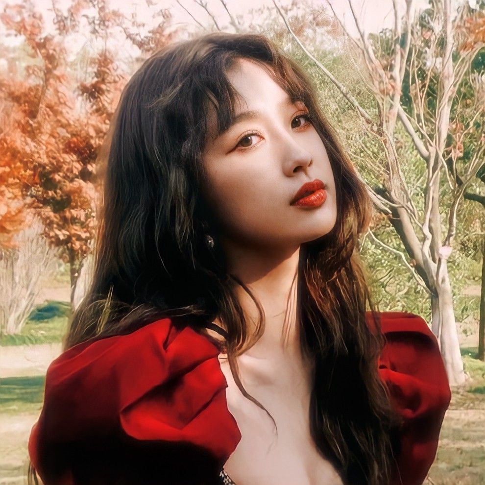 990x990 Esther Yu Wallpaper