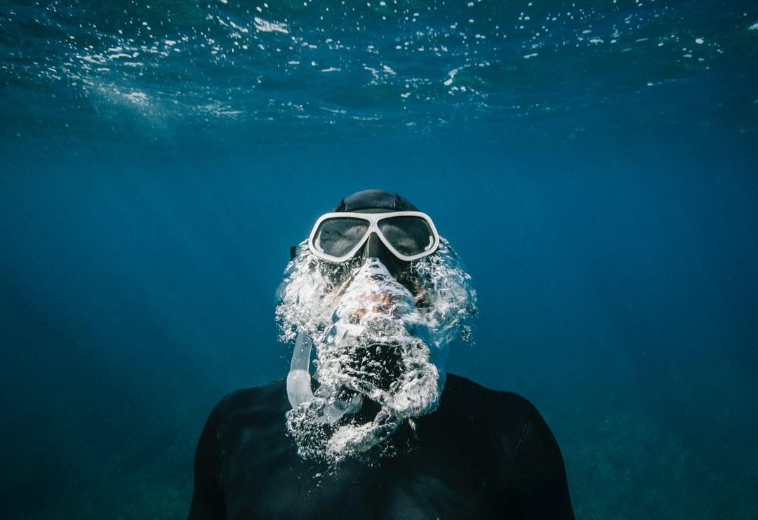 1080x741 Diving Wallpaper