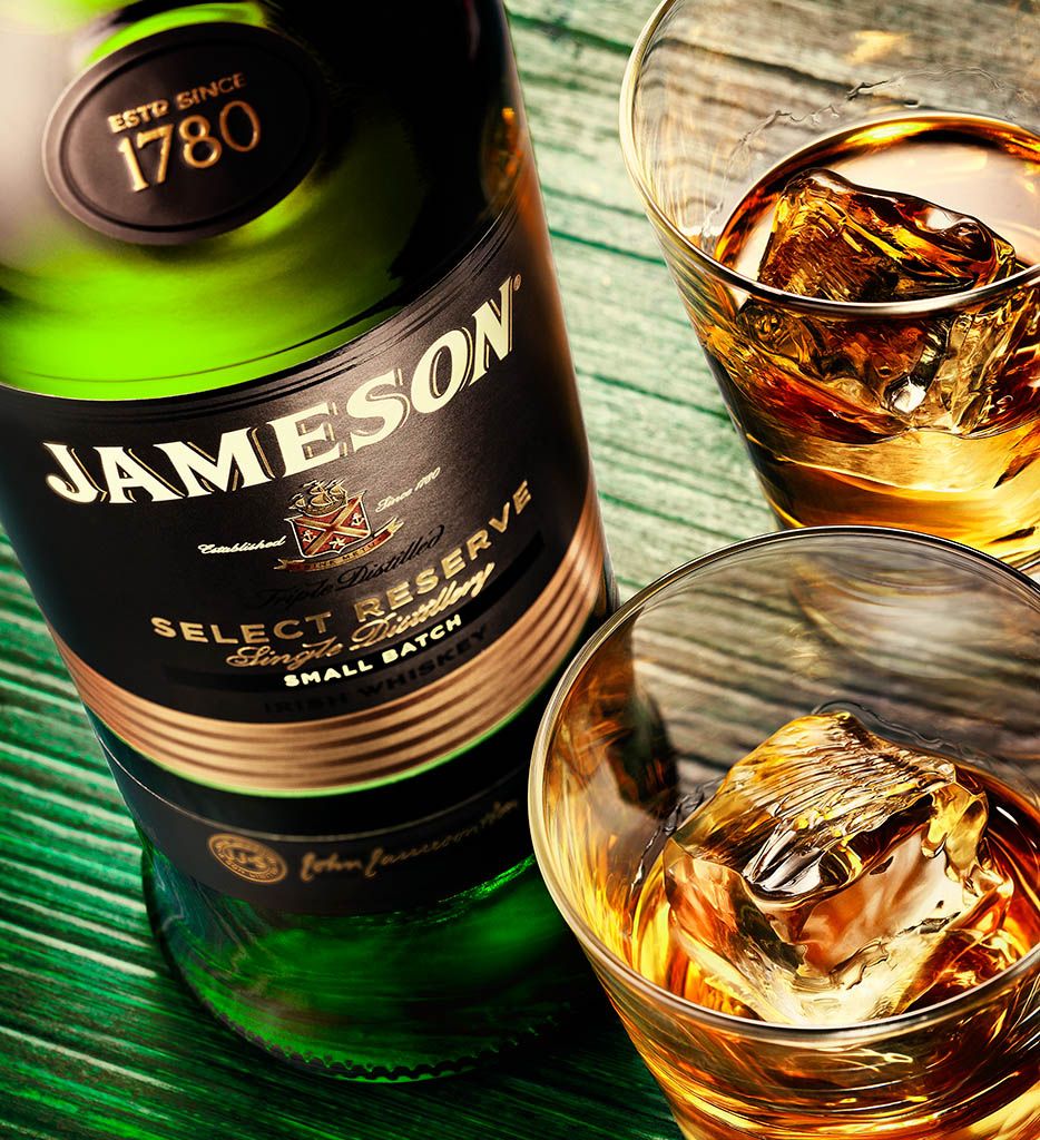 934x1024 Packshot Factory Photography whisky bottle and serves