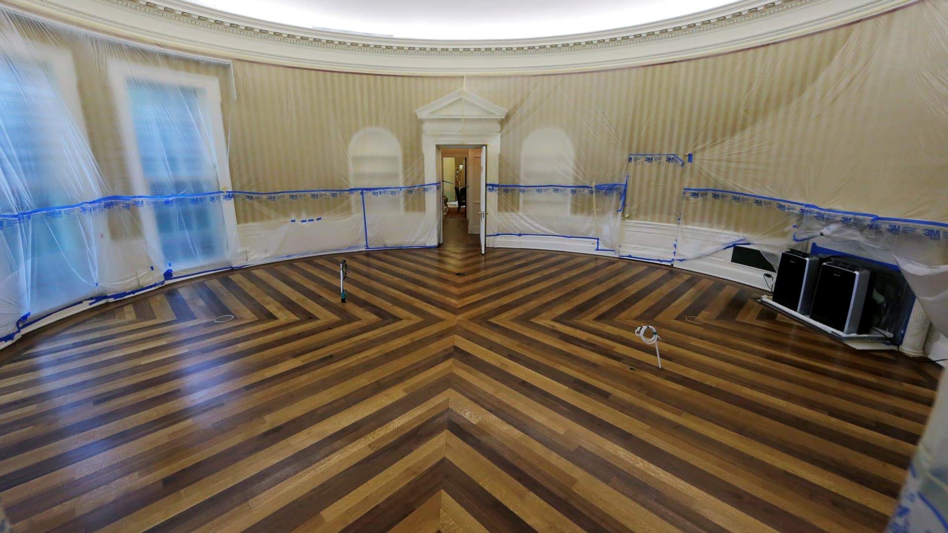 1920x1080 The empty Oval Office: Check out scenes from the White House's renovations