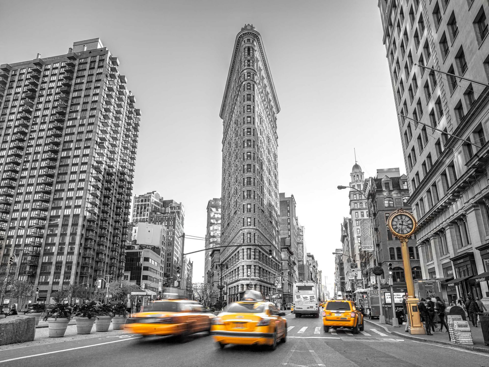 1920x1441 Busy street in New York