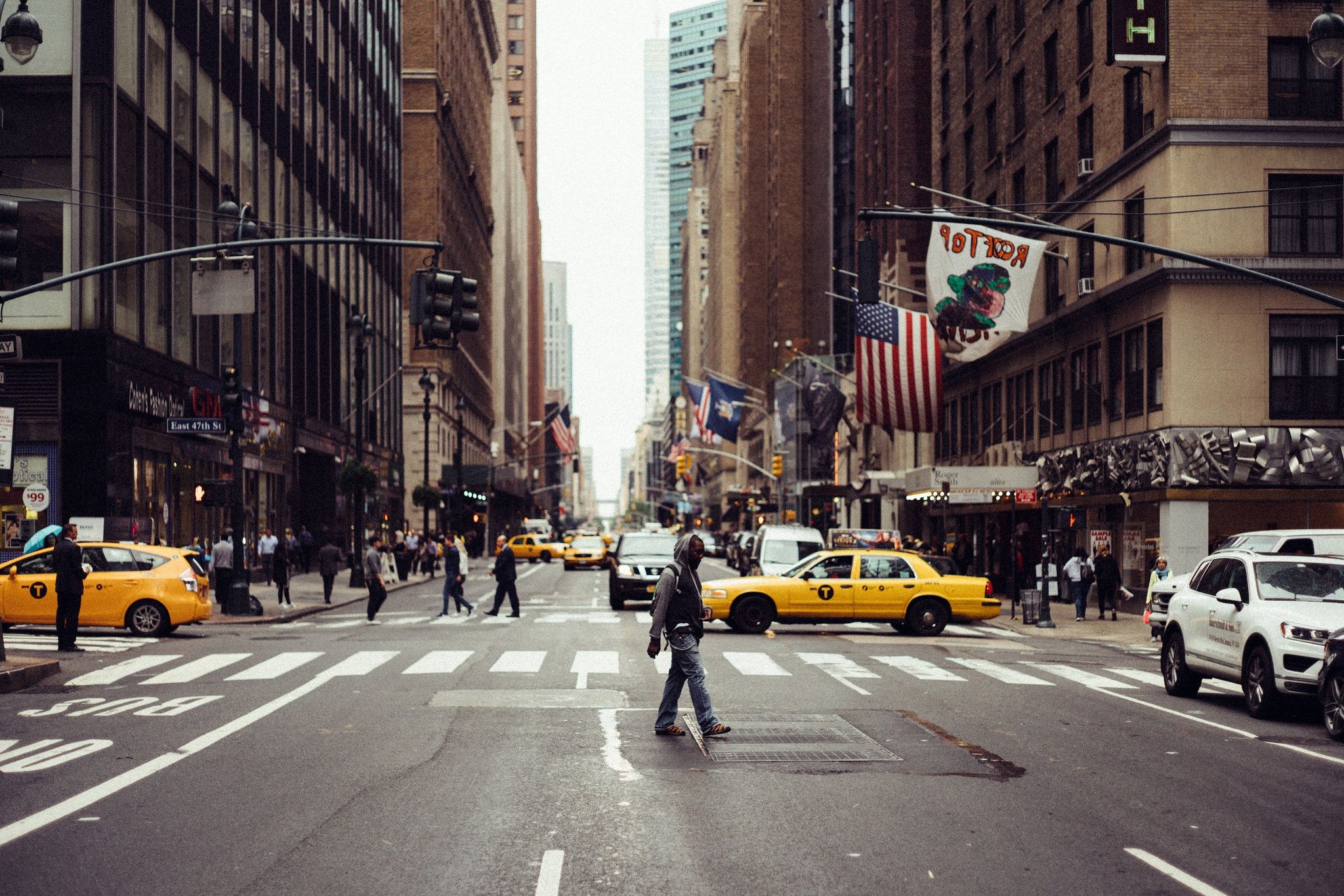 2048x1366 Wallpaper cars, New York, Manhattan, street, people, skyscrapers, cityscape, urban scene for mobile and desktop, section город, resolution 2048x1366