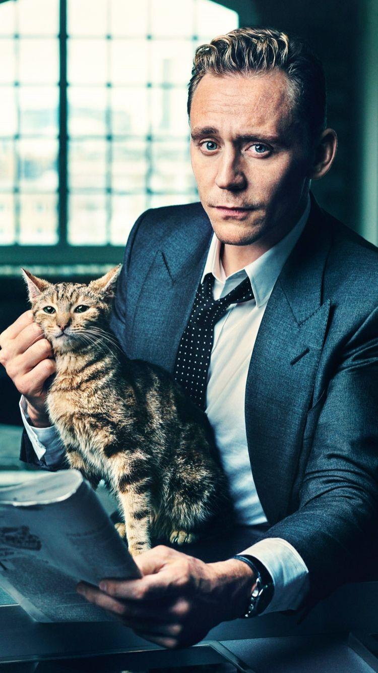 750x1334 Tom Hiddleston Wallpaper