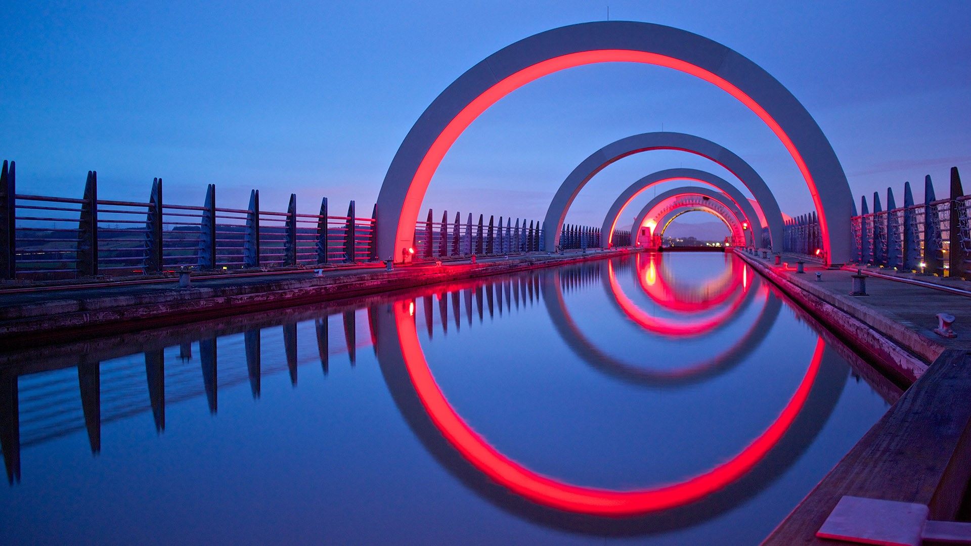 1920x1080 Falkirk Wheel rotating boat lift in Tamfourhill at sunset, Falkirk, in central Scotland, UK. Windows Spotlight Image