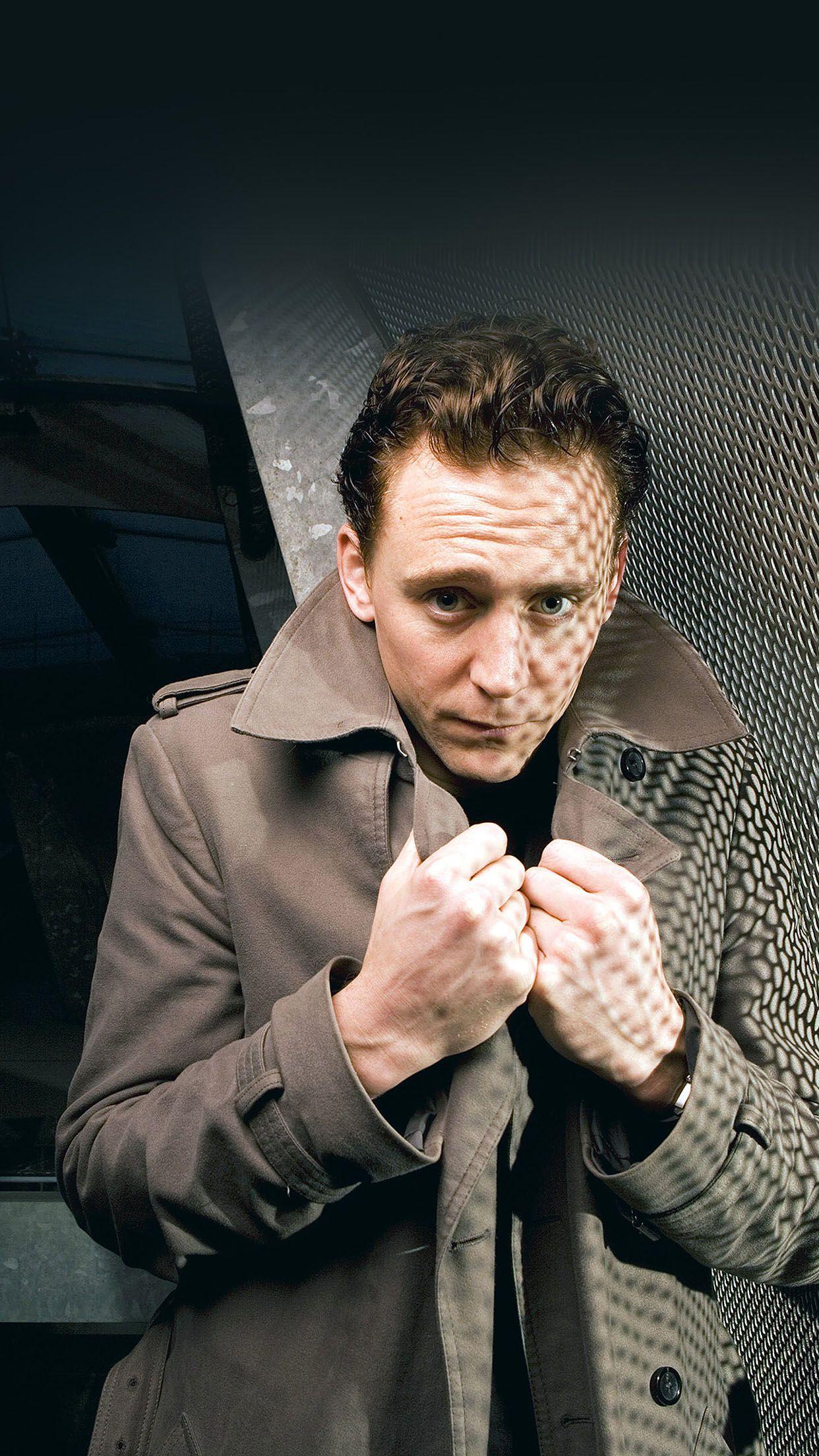 1242x2208 Tom Hiddleston Cold Film Face