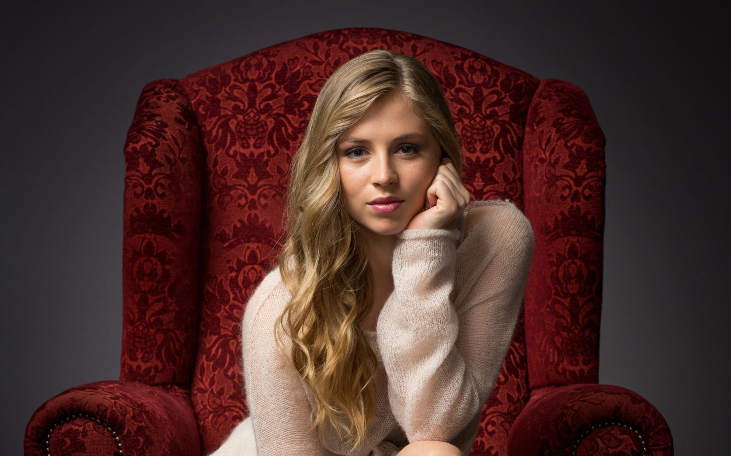 1440x900 Beautiful girl blonde actress Hermione Corfield in the chair Desktop wallpaper 1440x900