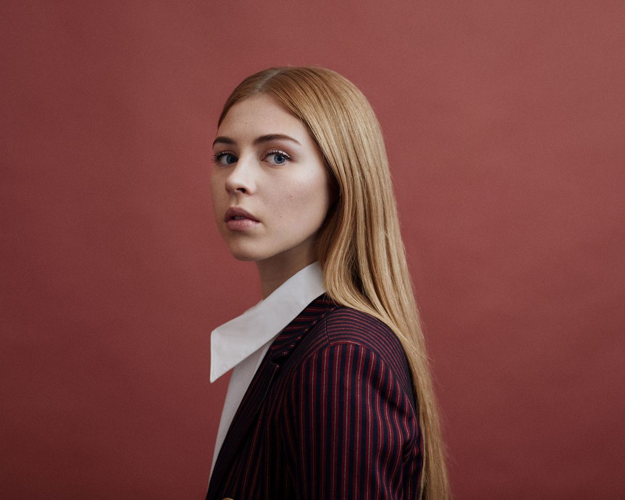 1280x1024 Hermione Corfield