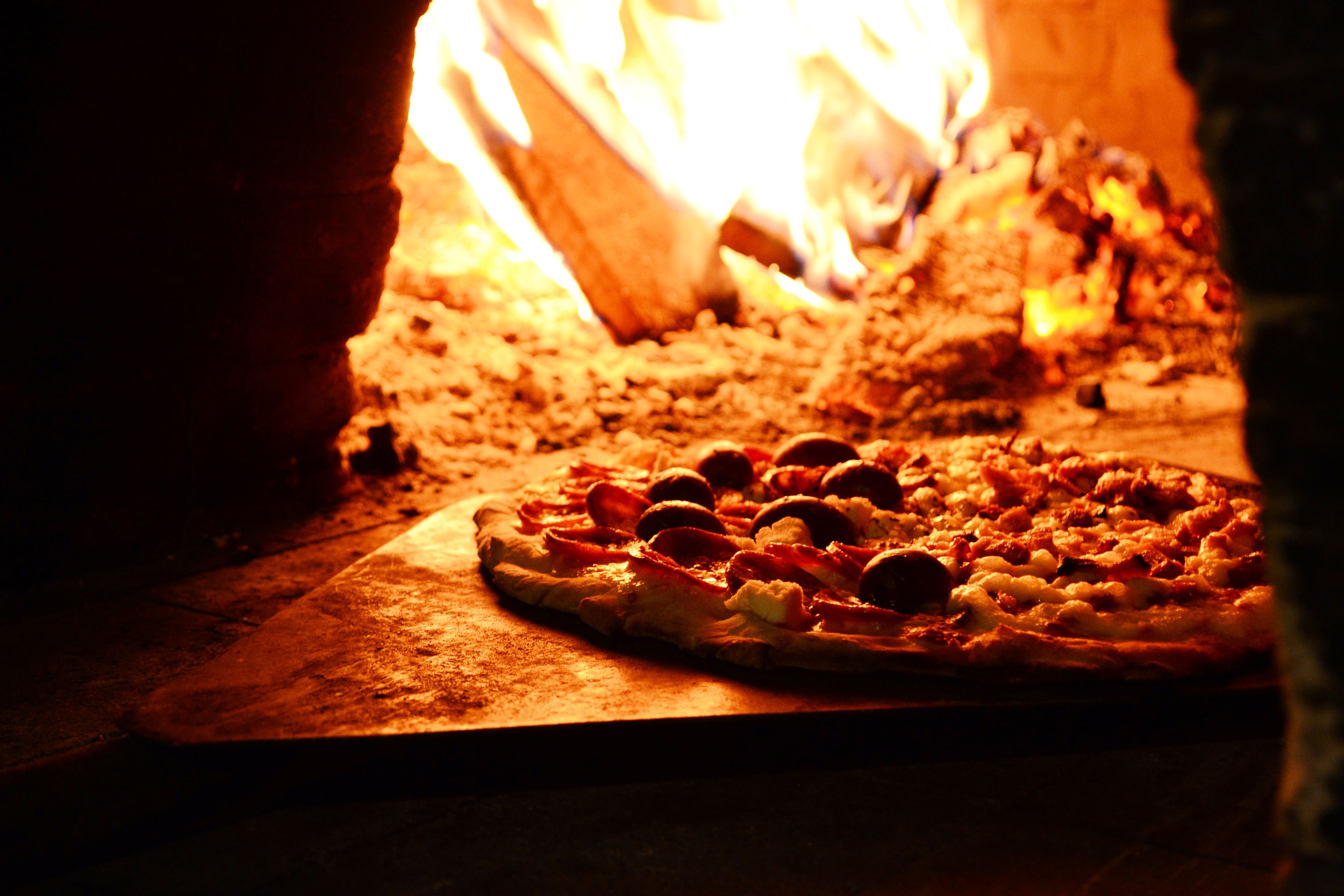 4608x3072 Close Up Photo Of Pizza Near Bonfire · Free