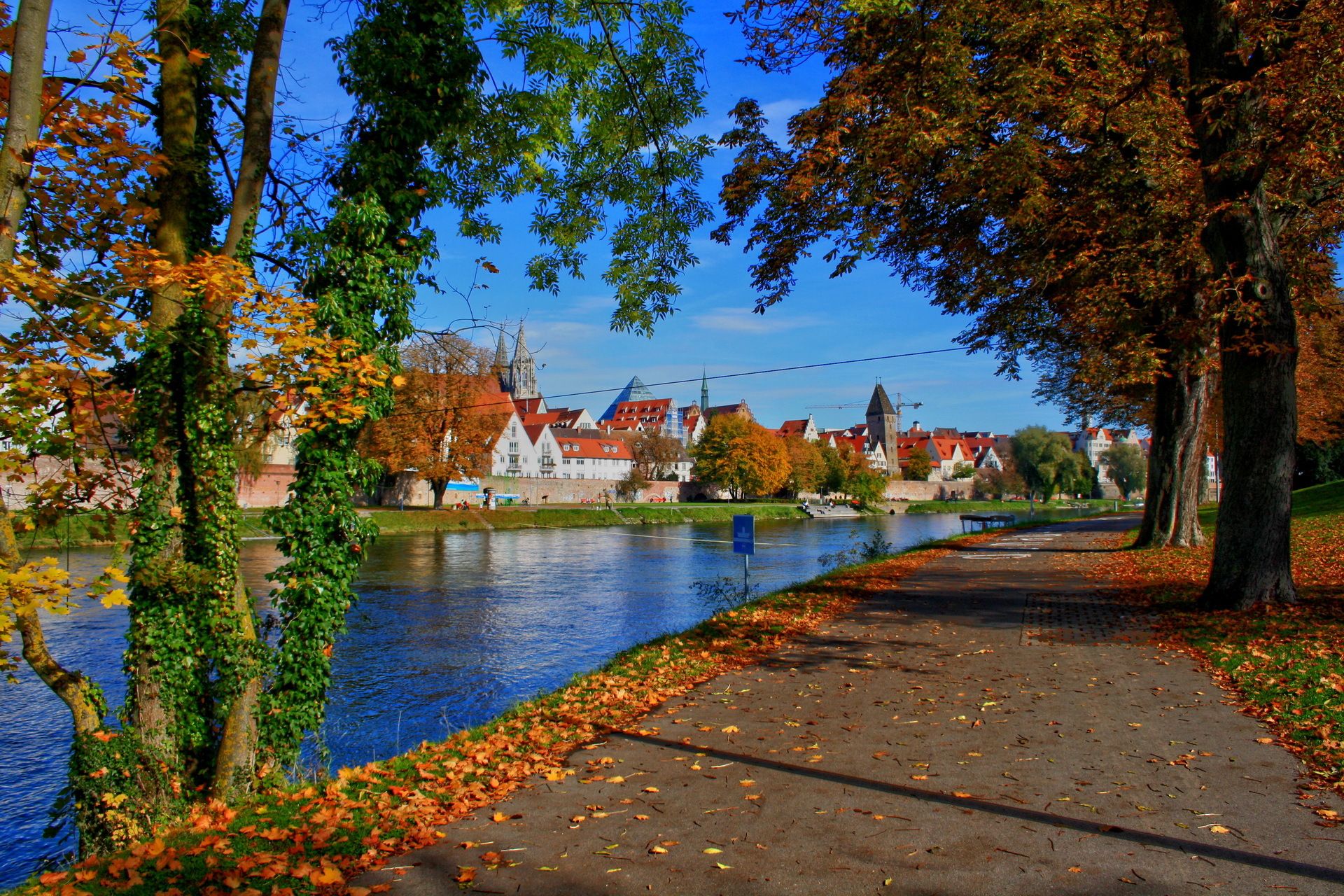 1920x1280 Serene Bavaria Riverside Townscape