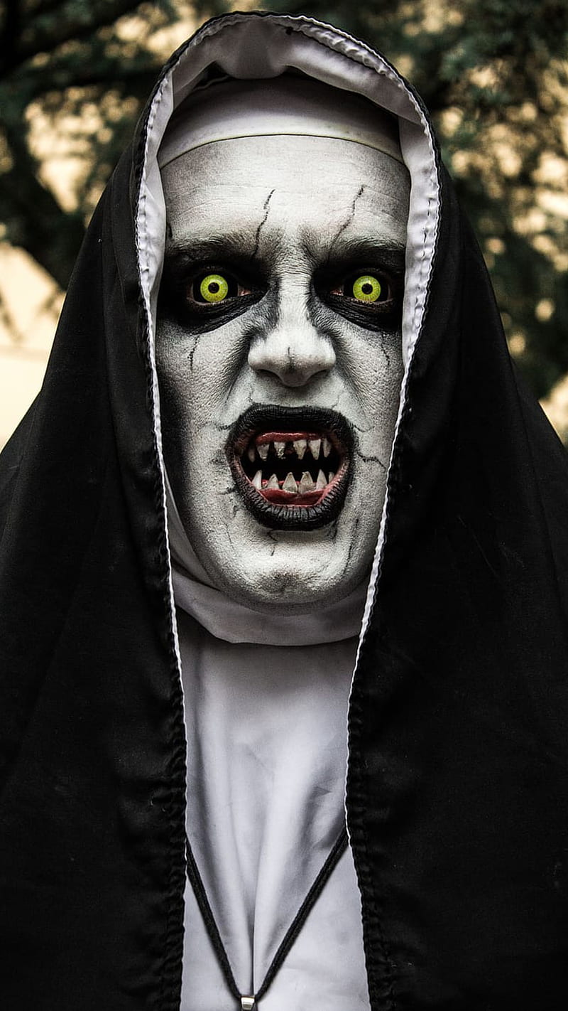 800x1422 Scary nun, green eyes, horror, movie, sharp teeth, teeth, HD phone wallpaper